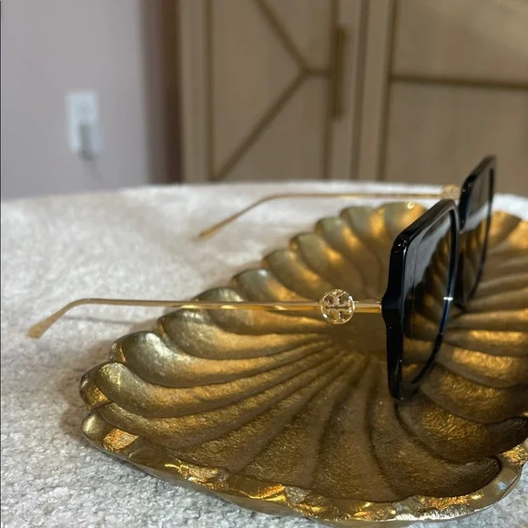 NWOT Tory Burch Black Square Sunglasses - Picture 3 of 6